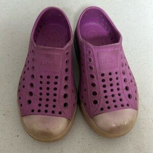 Toddler girls C8 native purple shoes GLOW in the dark !